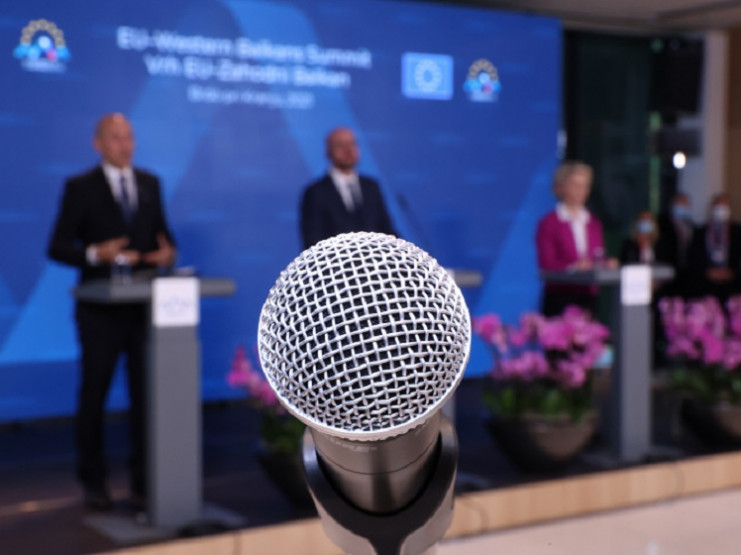 Mikrofon Vrh EU Brdo pri Kranju oktober 2021 web