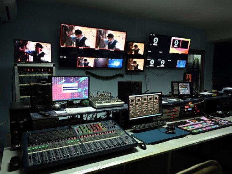 ReferenceAVCGroupKanal5ControlRoom